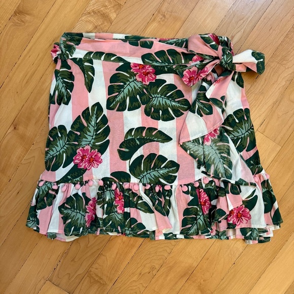Lovers + Friends Dresses & Skirts - NWT Lovers & Friends Tropical Pink Stripe Palm Wrap Mini Alicia Skirt XS Retro